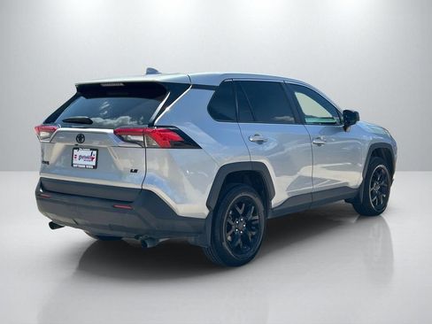 Used 2022 Toyota RAV4 LE FWD image 5