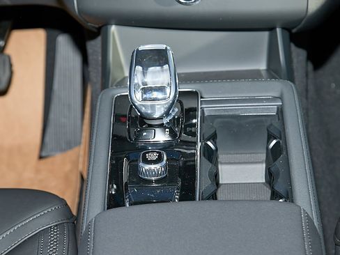 New 2026 Volvo XC90 B6 Plus w/ Protection Package image 29