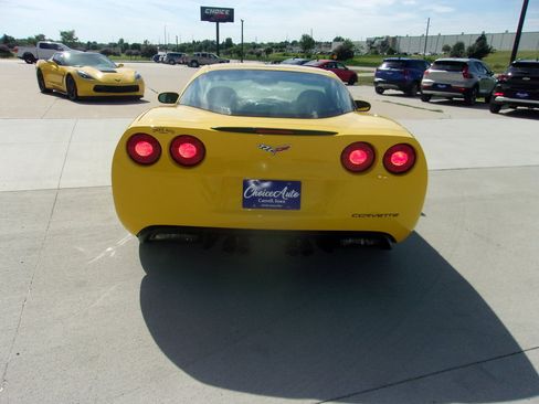Used 2006 Chevrolet Corvette Coupe w/ Preferred Equipment Group RWD image 4