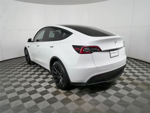 Used 2023 Tesla Model Y Long Range AWD/4WD image 28