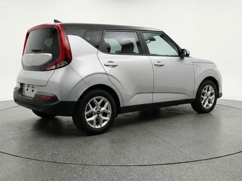 Used 2025 Kia Soul LX w/ LX Technology Package image 9