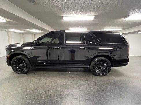 Used 2025 Cadillac Escalade ESV Sport Platinum w/ LPO, ONYX Package AWD/4WD image 2