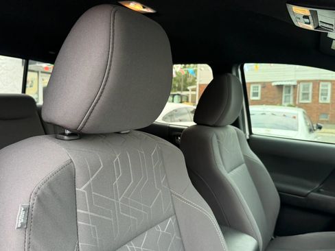 Used 2018 Toyota Tacoma TRD Off-Road AWD/4WD image 24