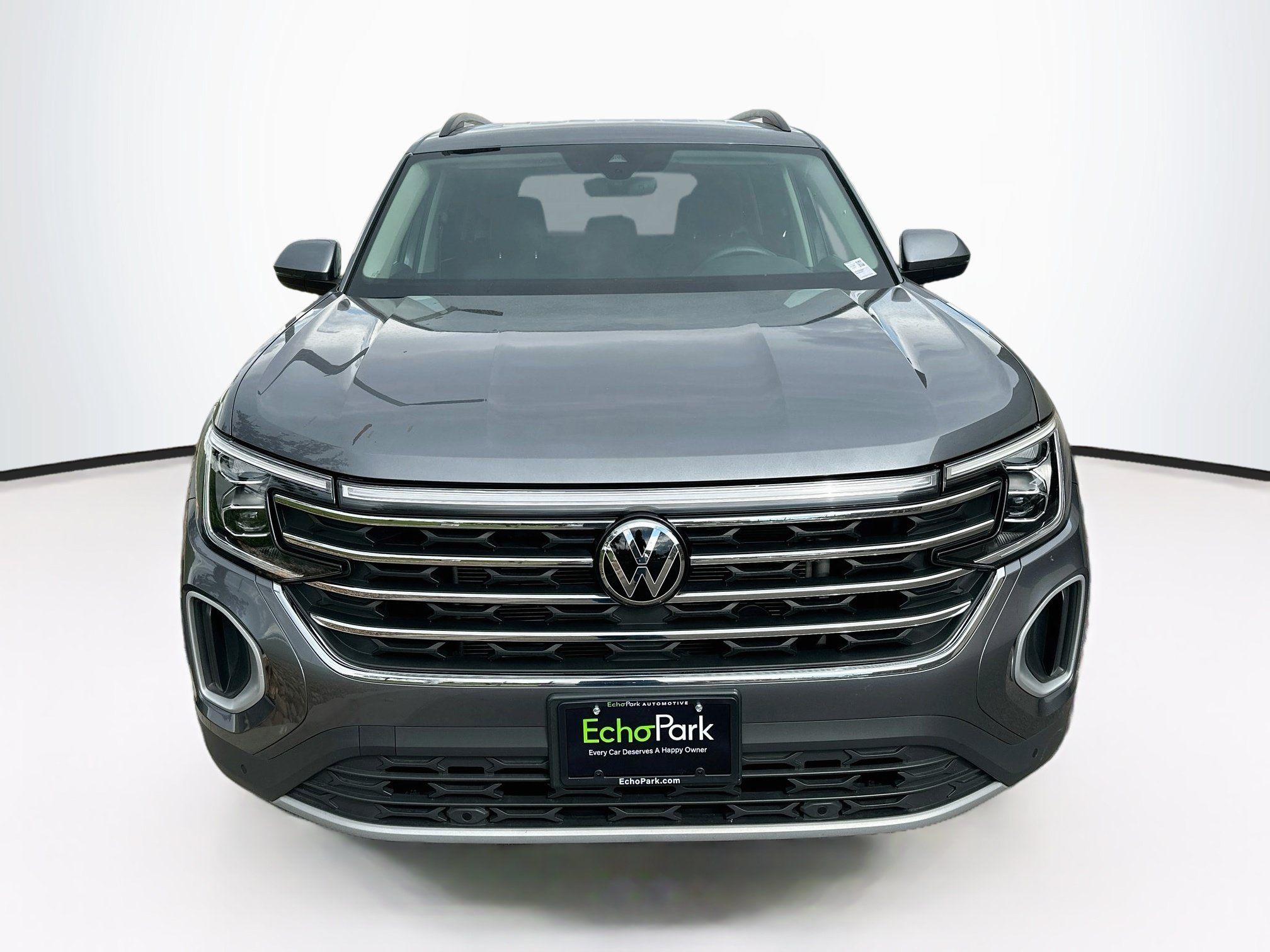 Used 2025 Volkswagen Atlas SE AWD/4WD image 2