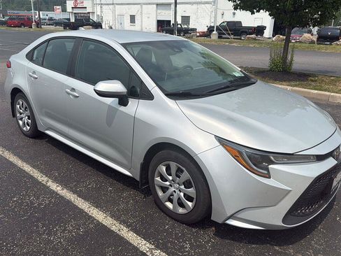 Used 2020 Toyota Corolla LE FWD image 2