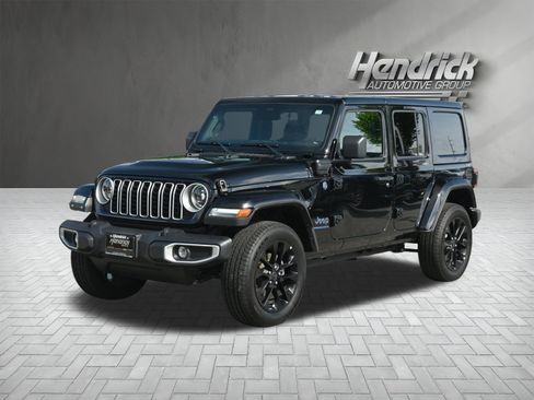 Used 2025 Jeep Wrangler Unlimited Sahara w/ Safety Group AWD/4WD image 5