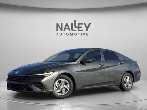 Used 2025 Hyundai Elantra SE image 1