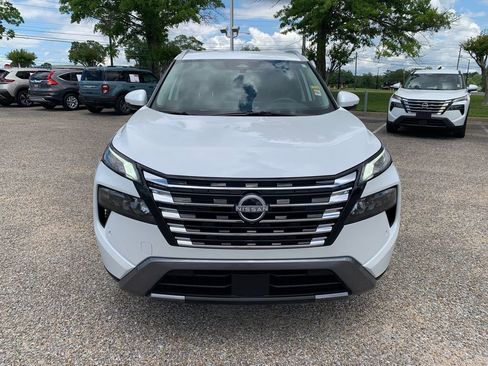 Used 2025 Nissan Rogue SL FWD image 3