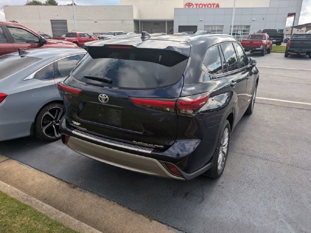 Used 2023 Toyota Highlander Platinum AWD/4WD image 5