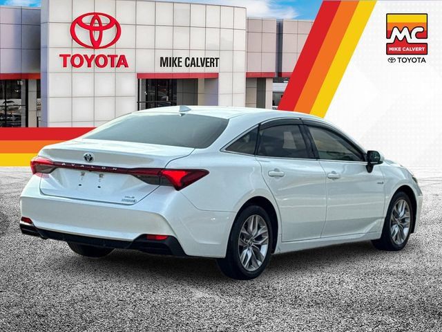 Used 2020 Toyota Avalon XLE w/ Preferred Accessory Package FWD image 5