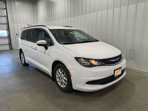 Used 2021 Chrysler Voyager Lxi FWD image 2