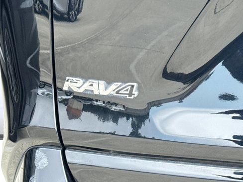 Used 2022 Toyota RAV4 SE AWD/4WD image 18