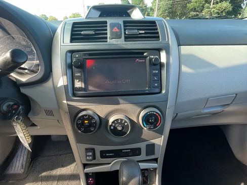 Used 2013 Toyota Corolla LE FWD image 40