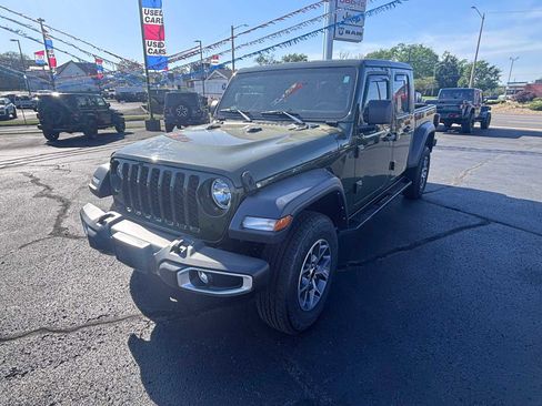 Used 2023 Jeep Gladiator Sport w/ Trailer Tow Package AWD/4WD image 2