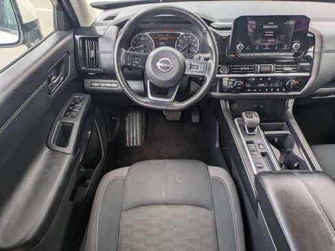 Used 2024 Nissan Pathfinder SV FWD image 16