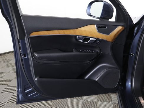 Used 2021 Volvo XC90 T6 Momentum w/ Climate Package image 27