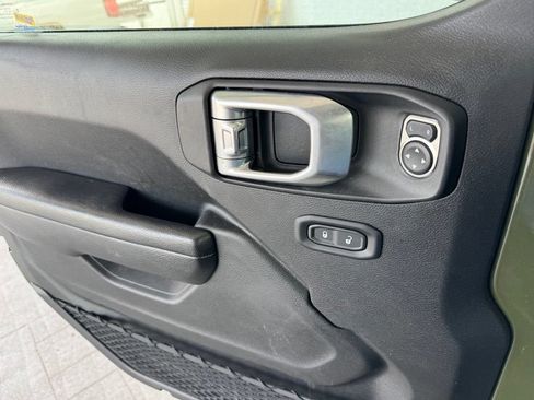 Used 2022 Jeep Gladiator Sport AWD/4WD image 34