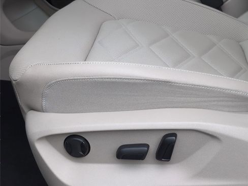 Used 2026 Volkswagen Atlas SE FWD image 11