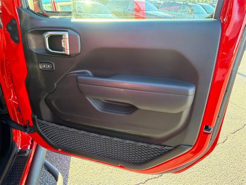 Used 2023 Jeep Gladiator Sport image 14