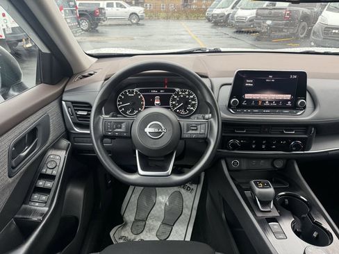 Used 2023 Nissan Rogue S image 14