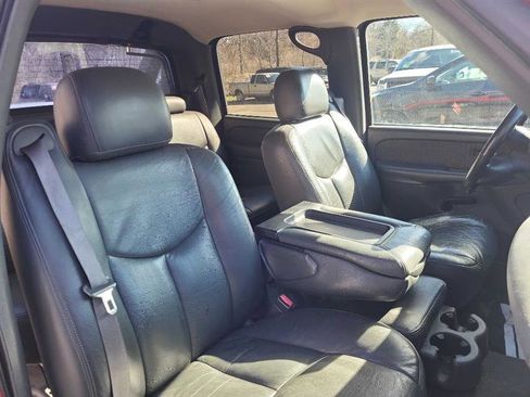 Used 2004 Chevrolet Avalanche 4x4 image 10