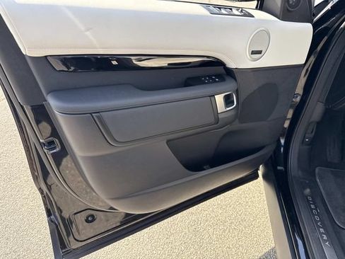 Used 2025 Land Rover Discovery S AWD/4WD image 21