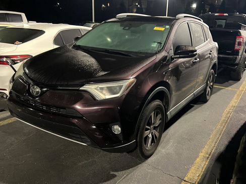 Used 2018 Toyota RAV4 XLE image 1