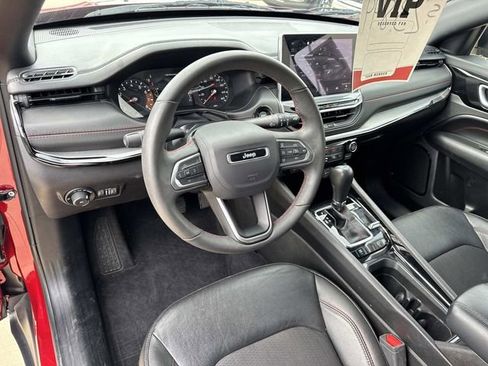 Used 2025 Jeep Compass Trailhawk AWD/4WD image 24