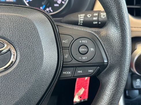 Certified 2021 Toyota RAV4 LE AWD/4WD image 29