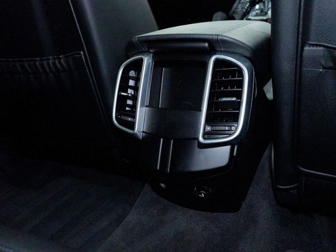 Used 2016 Porsche Cayenne image 34