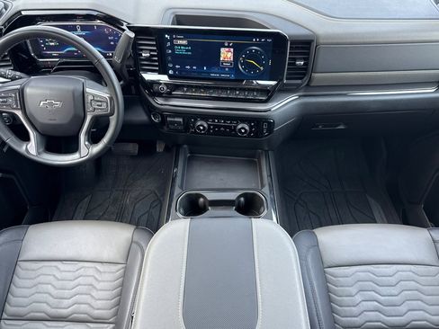 Used 2024 Chevrolet Silverado 2500 ZR2 w/ Technology Package image 13