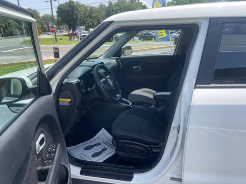 Used 2015 Kia Soul FWD image 10