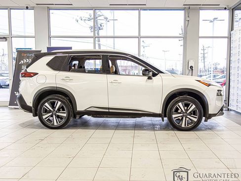 Used 2022 Nissan Rogue Platinum w/ Head-Up Display Package image 9