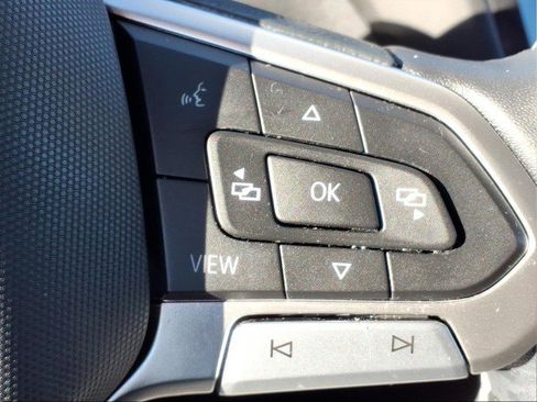 Certified 2023 Volkswagen Tiguan SE R-Line image 21