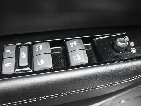 Used 2025 Jeep Wagoneer Series II AWD/4WD image 11