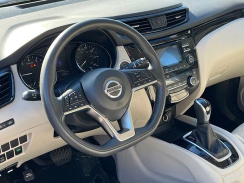 Used 2018 Nissan Rogue Sport SV image 11