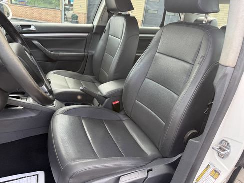 Used 2009 Volkswagen Jetta SE FWD image 14
