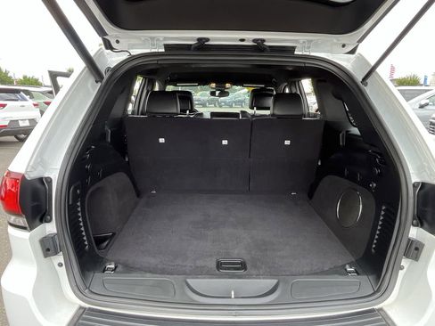 Used 2018 Jeep Grand Cherokee Altitude AWD/4WD image 24