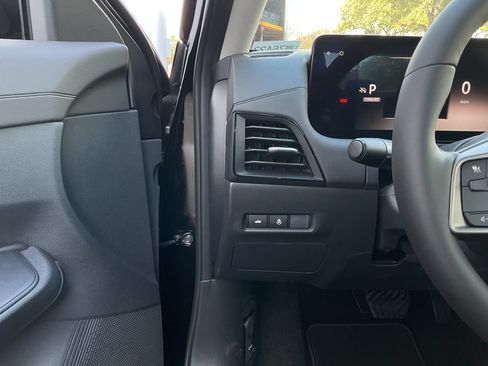 New 2026 Nissan Sentra SV w/ SV Convenience Package FWD image 23