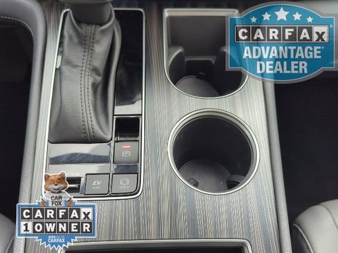 Used 2024 Toyota Sienna Limited image 10