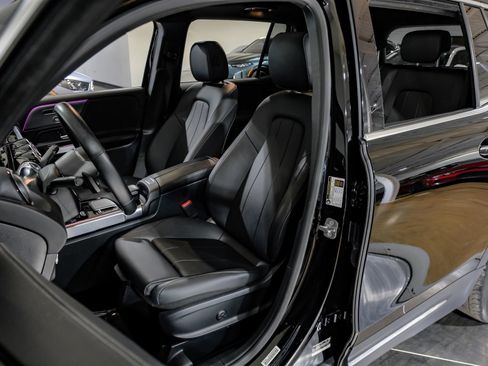 Used 2023 Mercedes-Benz GLB 250 4MATIC w/ Premium Package image 37