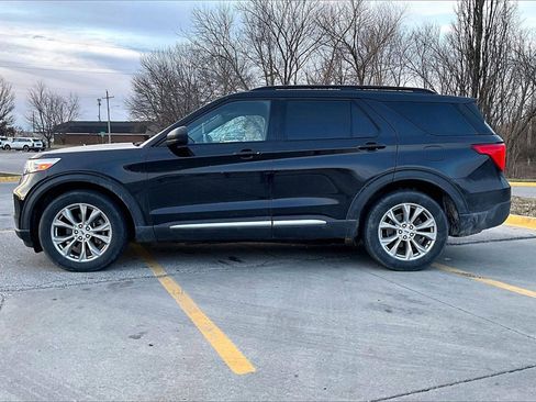 Used 2020 Ford Explorer XLT w/ Equipment Group 202A image 7