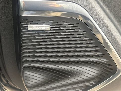 Used 2025 Chevrolet Traverse RS image 16