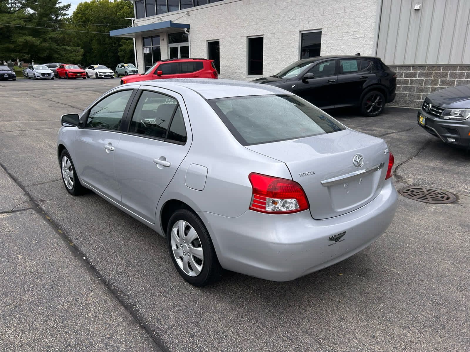 Used 2009 Toyota Yaris Sedan w/ Convenience Pkg FWD image 5