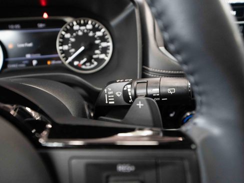 Used 2023 Nissan Rogue SL w/ SL Premium Package image 14