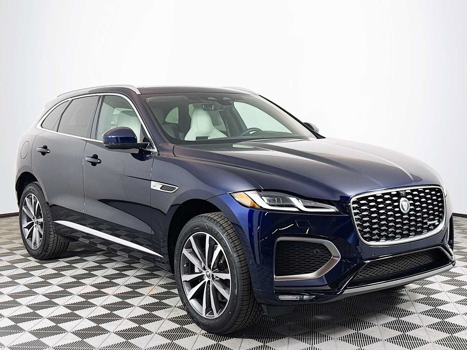 New 2025 Jaguar F-PACE R-Dynamic S AWD/4WD image 3