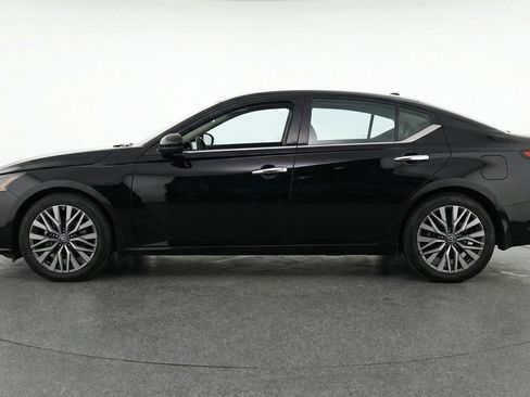 Used 2025 Nissan Altima 2.5 SV image 5