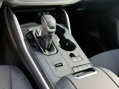 Used 2021 Toyota Highlander LE FWD image 17