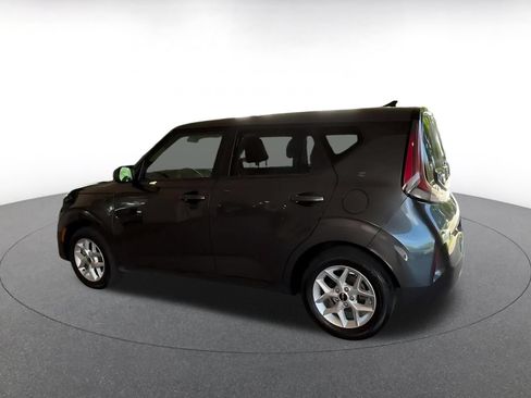 Used 2025 Kia Soul LX w/ LX Technology Package FWD image 9