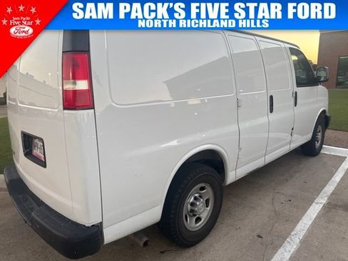 Used 2018 Chevrolet Express 2500 w/ Driver Convenience Package RWD image 3
